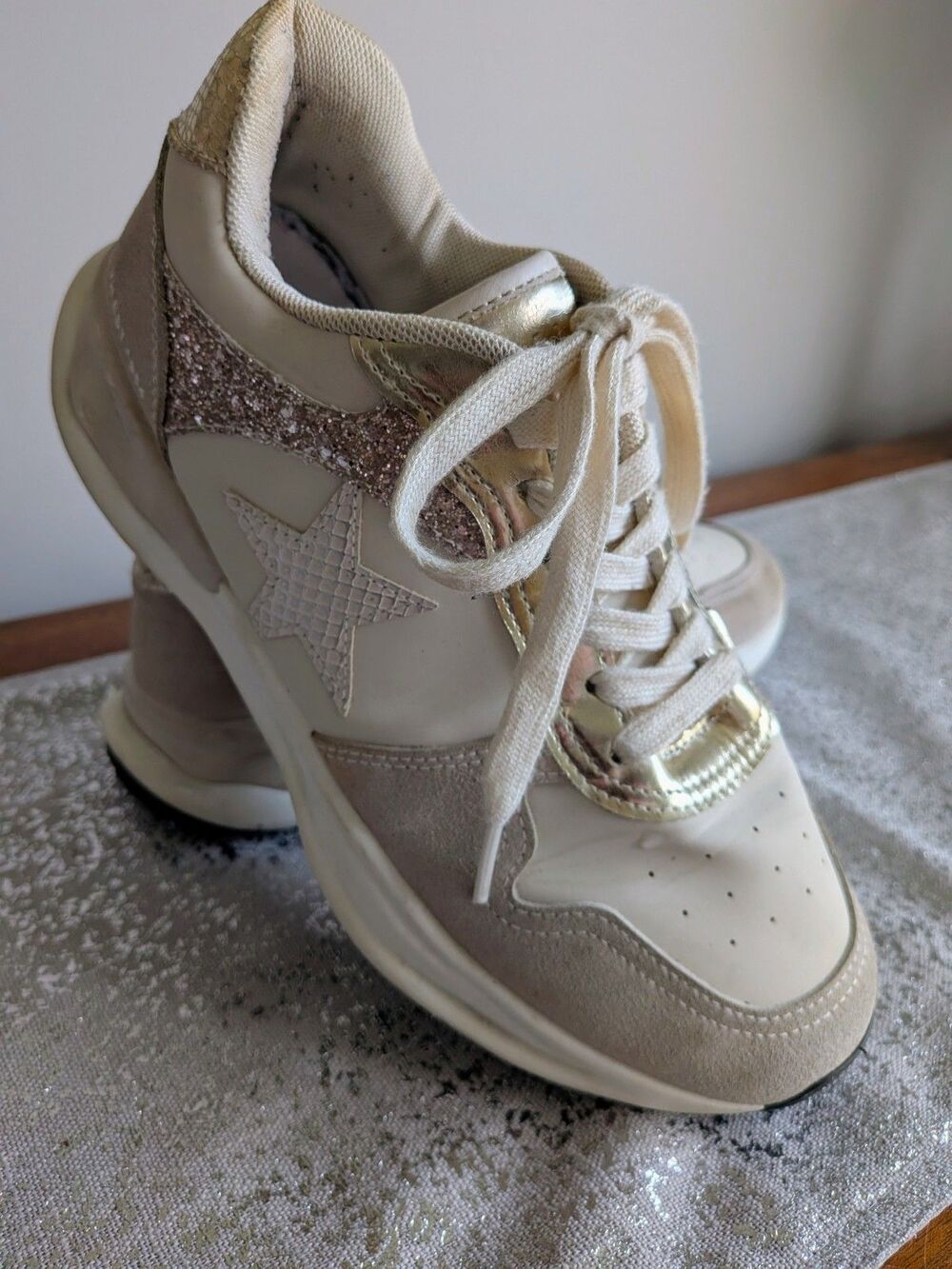 Vintage Havana Womens 9 Nude Gold Glitter Star Sneaker Shoes Runners Casual Glam